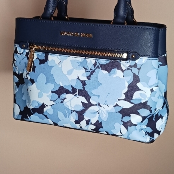 $328 Michael Kors Hailee Satchel - Picture 2 of 8